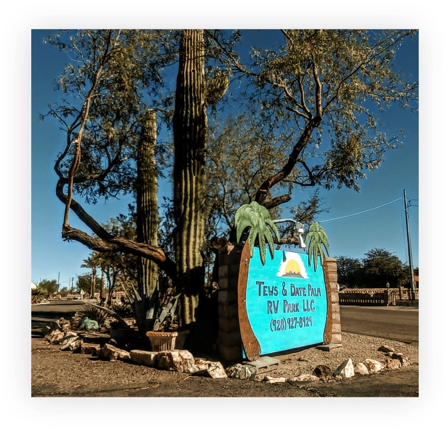 A sign for the palm springs rv park